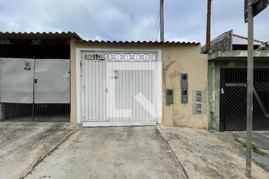 Fachada de casa à venda com 1 quarto, 35m² em Cidade Líder, São Paulo