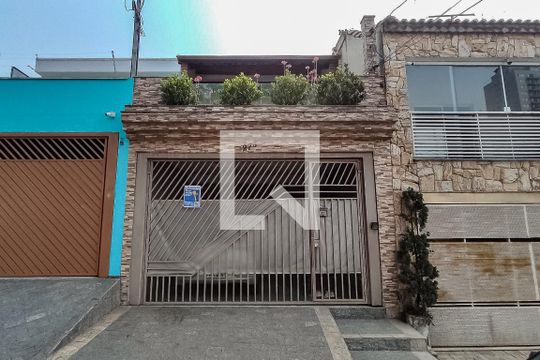 Fachada de casa à venda com 3 quartos, 180m² em Sacomã, São Paulo