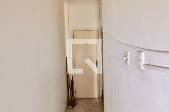 Hall interno de kitnet/studio à venda com 1 quarto, 30m² em Copacabana, Rio de Janeiro