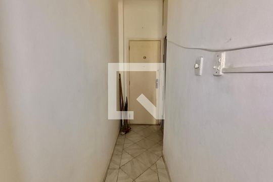 Hall interno de kitnet/studio à venda com 1 quarto, 30m² em Copacabana, Rio de Janeiro