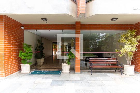 Hall de entrada de apartamento à venda com 2 quartos, 71m² em Vila Hamburguesa, São Paulo