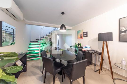 Sala de casa à venda com 3 quartos, 136m² em Bosque da Saúde, São Paulo