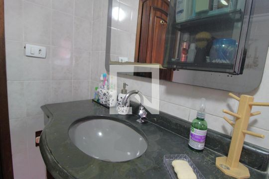 Pia banheiro comum de casa para alugar com 3 quartos, 300m² em Jardim Ipanema (zona Sul), São Paulo