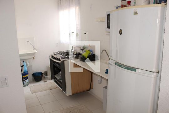 Cozinha de apartamento para alugar com 1 quarto, 30m² em Jardim Petrópolis, Cotia