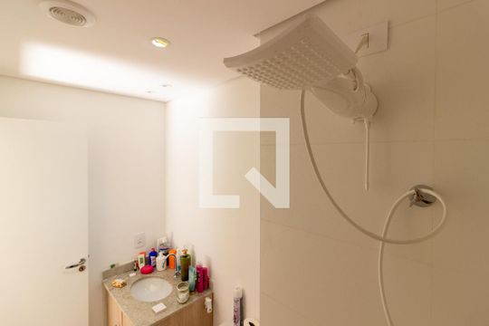 Banheiro de apartamento à venda com 1 quarto, 28m² em Vila Madalena, São Paulo
