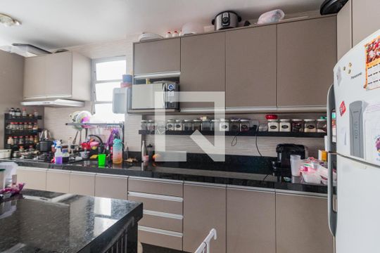 Cozinha de apartamento para alugar com 2 quartos, 70m² em Abraão, Florianópolis