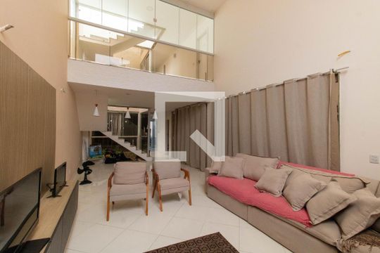 Casa à venda com 7 quartos, 600m² em Piratininga, Niterói