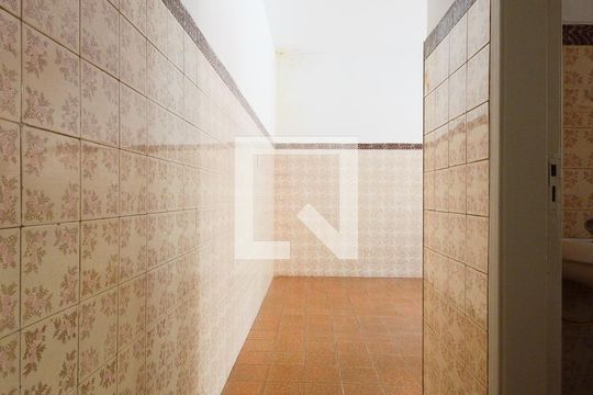 acesso ao banheiro e cozinha de casa à venda com 2 quartos, 157m² em Taboão, São Bernardo do Campo