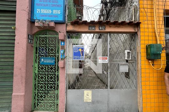 Fachada + plaquinha de casa à venda com 1 quarto, 52m² em Engenho Novo, Rio de Janeiro