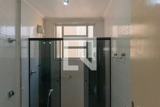 Banheiro de apartamento à venda com 3 quartos, 131m² em Centro, Campinas