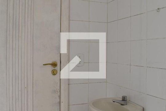 Banheiro 1 de casa para alugar com 3 quartos, 200m² em Pilarzinho, Curitiba