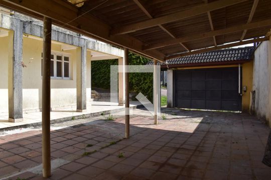 Garagem de casa para alugar com 3 quartos, 200m² em Pilarzinho, Curitiba