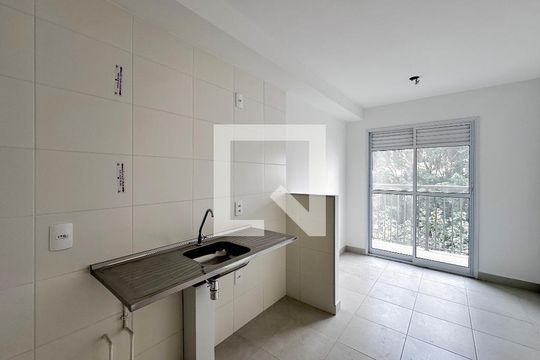 Cozinha de apartamento para alugar com 1 quarto, 28m² em Jardim Caravelas, São Paulo