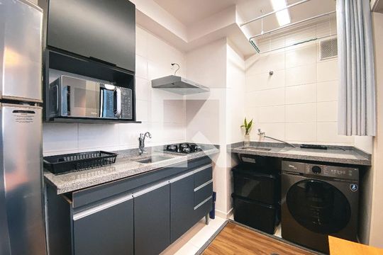 Cozinha de apartamento para alugar com 2 quartos, 33m² em Butantã, São Paulo