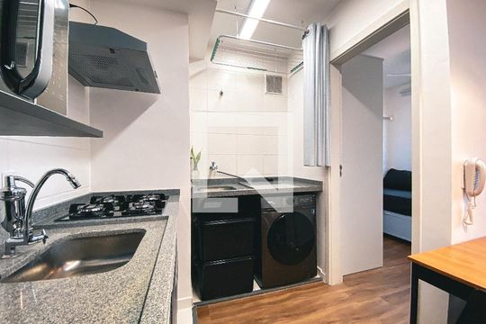 Cozinha de apartamento para alugar com 2 quartos, 33m² em Butantã, São Paulo