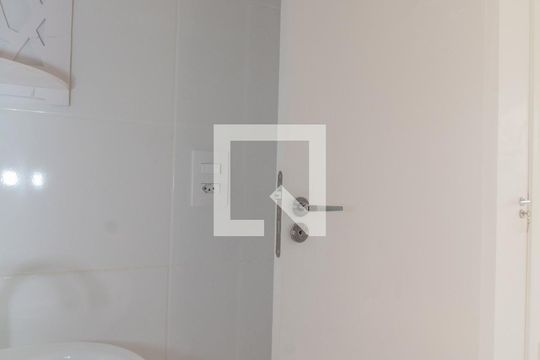 Banheiro de apartamento à venda com 1 quarto, 26m² em Cidade Satelite Santa Barbara, São Paulo
