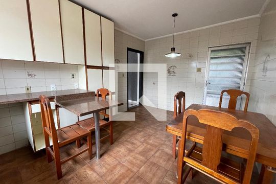 Cozinha 1 de casa à venda com 5 quartos, 370m² em Jardim Maria Luiza, São Paulo