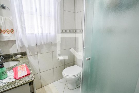 Banheiro de apartamento à venda com 2 quartos, 49m² em Vila Lutécia, Santo André