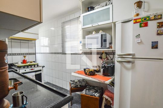 Cozinha e Área de Serviço de apartamento à venda com 2 quartos, 49m² em Vila Lutécia, Santo André