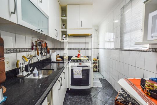Cozinha e Área de Serviço de apartamento à venda com 2 quartos, 49m² em Vila Lutécia, Santo André