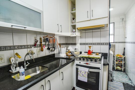 Cozinha e Área de Serviço de apartamento à venda com 2 quartos, 49m² em Vila Lutécia, Santo André