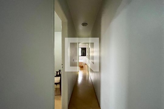 Corredor de apartamento para alugar com 2 quartos, 60m² em Saúde, São Paulo
