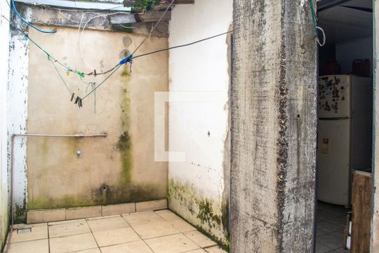 Quintal de casa à venda com 5 quartos, 200m² em Vila São José, Porto Alegre