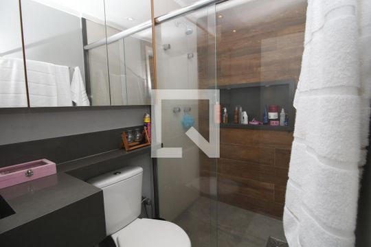 Banheiro da Suíte de apartamento para alugar com 2 quartos, 50m² em Tatuapé, São Paulo