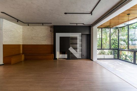 Sala de casa à venda com 6 quartos, 900m² em Jardim das Bandeiras, São Paulo