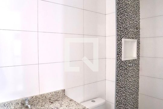 Banheiro de apartamento à venda com 2 quartos, 40m² em Vila Bertioga, São Paulo
