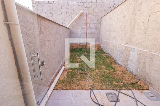 Quintal / área de serviço de casa à venda com 2 quartos, 70m² em Canaa, Belo Horizonte