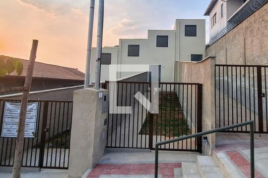 Fachada de casa à venda com 2 quartos, 70m² em Canaa, Belo Horizonte