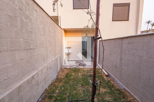 Quintal / área de serviço de casa à venda com 2 quartos, 70m² em Canaa, Belo Horizonte