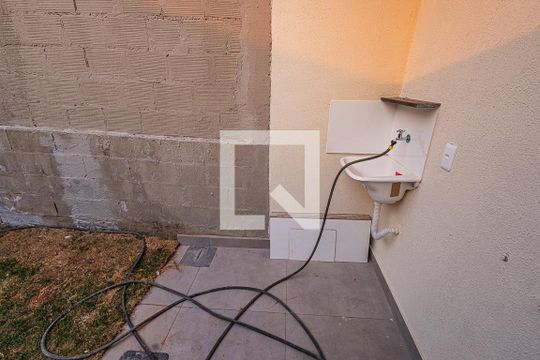 Quintal / área de serviço de casa à venda com 2 quartos, 70m² em Canaa, Belo Horizonte