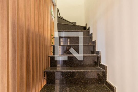 Escada de casa de condomínio para alugar com 2 quartos, 70m² em Parque Cruzeiro do Sul, São Paulo