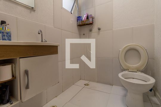 Banheiro Suíte 2 de casa de condomínio para alugar com 2 quartos, 70m² em Parque Cruzeiro do Sul, São Paulo