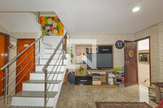 Sala de casa de condomínio para alugar com 3 quartos, 105m² em Niterói, Canoas