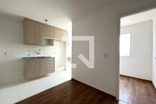 Apartamento para alugar com 2 quartos, 34m² em Jardim Itacolomi, São Paulo