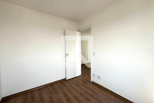 Quarto 1 de apartamento para alugar com 2 quartos, 34m² em Jardim Itacolomi, São Paulo
