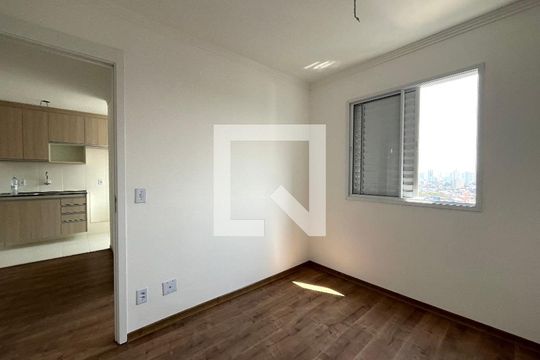Quarto 1 de apartamento para alugar com 2 quartos, 34m² em Jardim Itacolomi, São Paulo