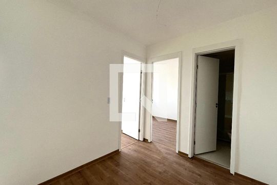 Sala de apartamento para alugar com 2 quartos, 34m² em Jardim Itacolomi, São Paulo