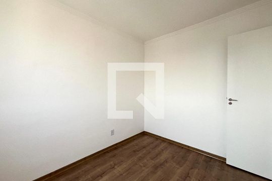 Quarto 1 de apartamento para alugar com 2 quartos, 34m² em Jardim Itacolomi, São Paulo
