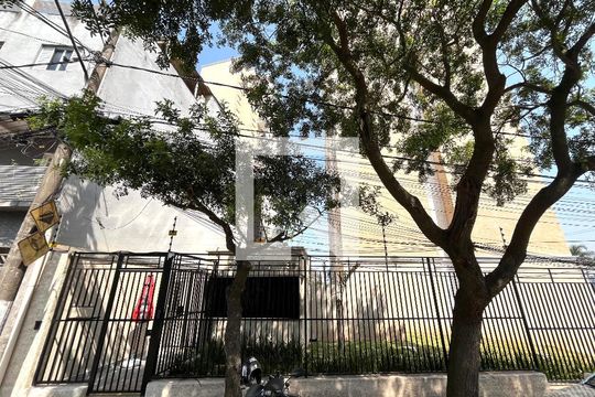 Fachada de apartamento para alugar com 2 quartos, 34m² em Jardim Itacolomi, São Paulo