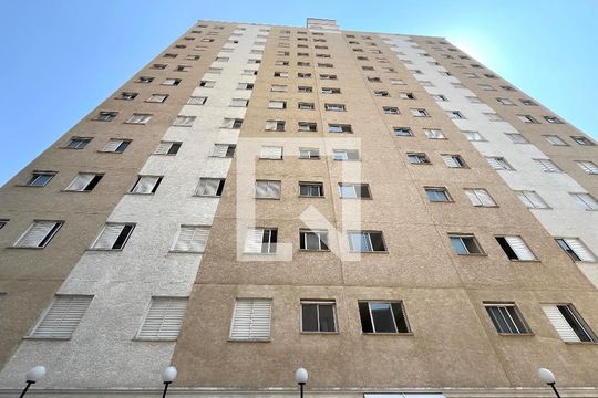 Fachada do bloco de apartamento para alugar com 2 quartos, 34m² em Jardim Itacolomi, São Paulo