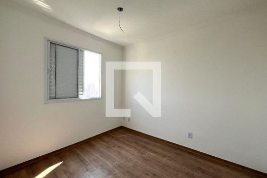 Quarto 1 de apartamento para alugar com 2 quartos, 34m² em Jardim Itacolomi, São Paulo