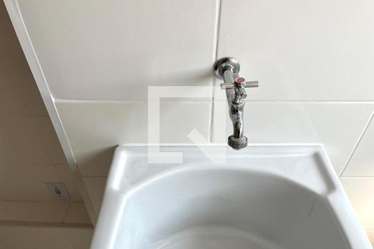 Área de Serviço de apartamento para alugar com 2 quartos, 34m² em Jardim Itacolomi, São Paulo