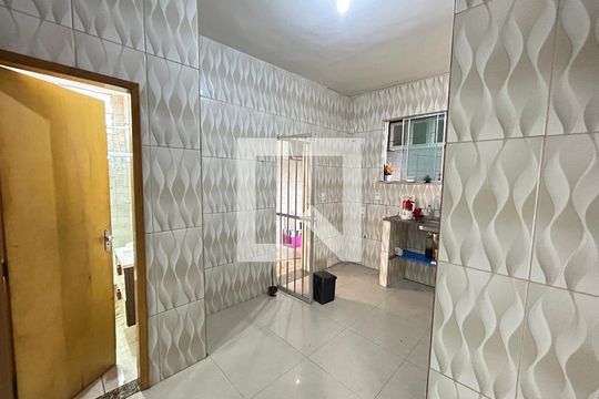 Cozinha de apartamento para alugar com 2 quartos, 75m² em Cascadura, Rio de Janeiro