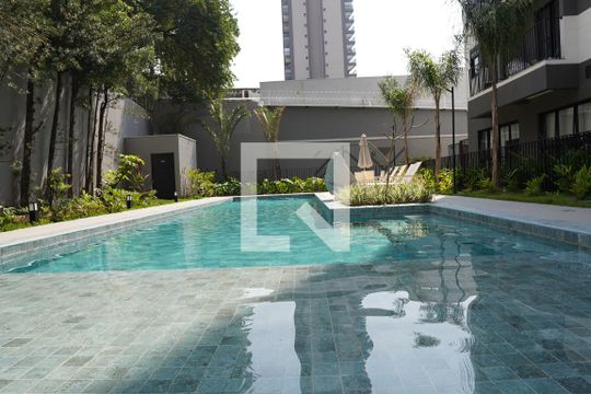 Piscina de kitnet/studio à venda com 1 quarto, 27m² em Pinheiros, São Paulo