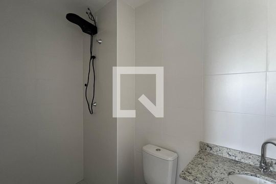 Banheiro da Suíte de apartamento para alugar com 1 quarto, 24m² em Pinheiros, São Paulo