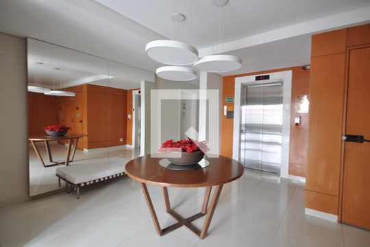Hall de entrada de apartamento à venda com 2 quartos, 80m² em Vila Isolina Mazzei, São Paulo